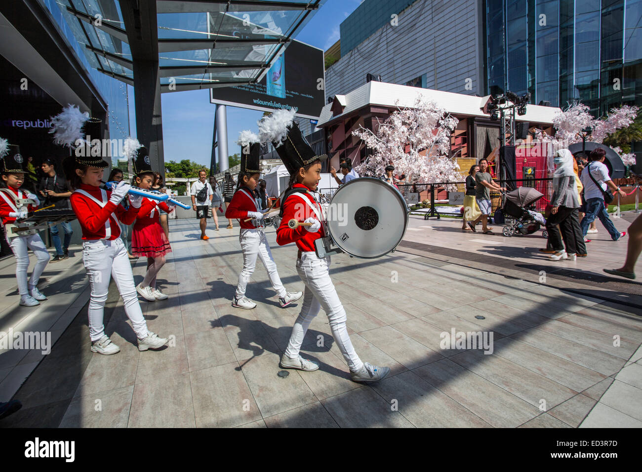 Schülerband spielt Musik aus den Nussknacker in Bangkok Thailand Stockfoto