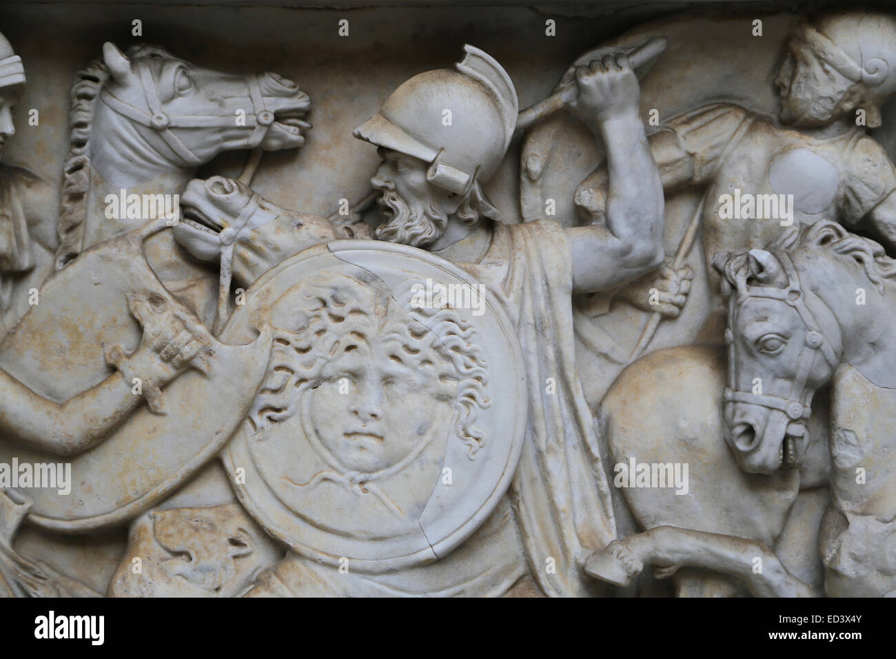 Römische Epoche. Becken der Skulptur eines Gottes Fluss Arno. Sarkophag. 170-180 N. CHR.. Szenen von Amazonomachy. Vatikanischen Museen. Stockfoto