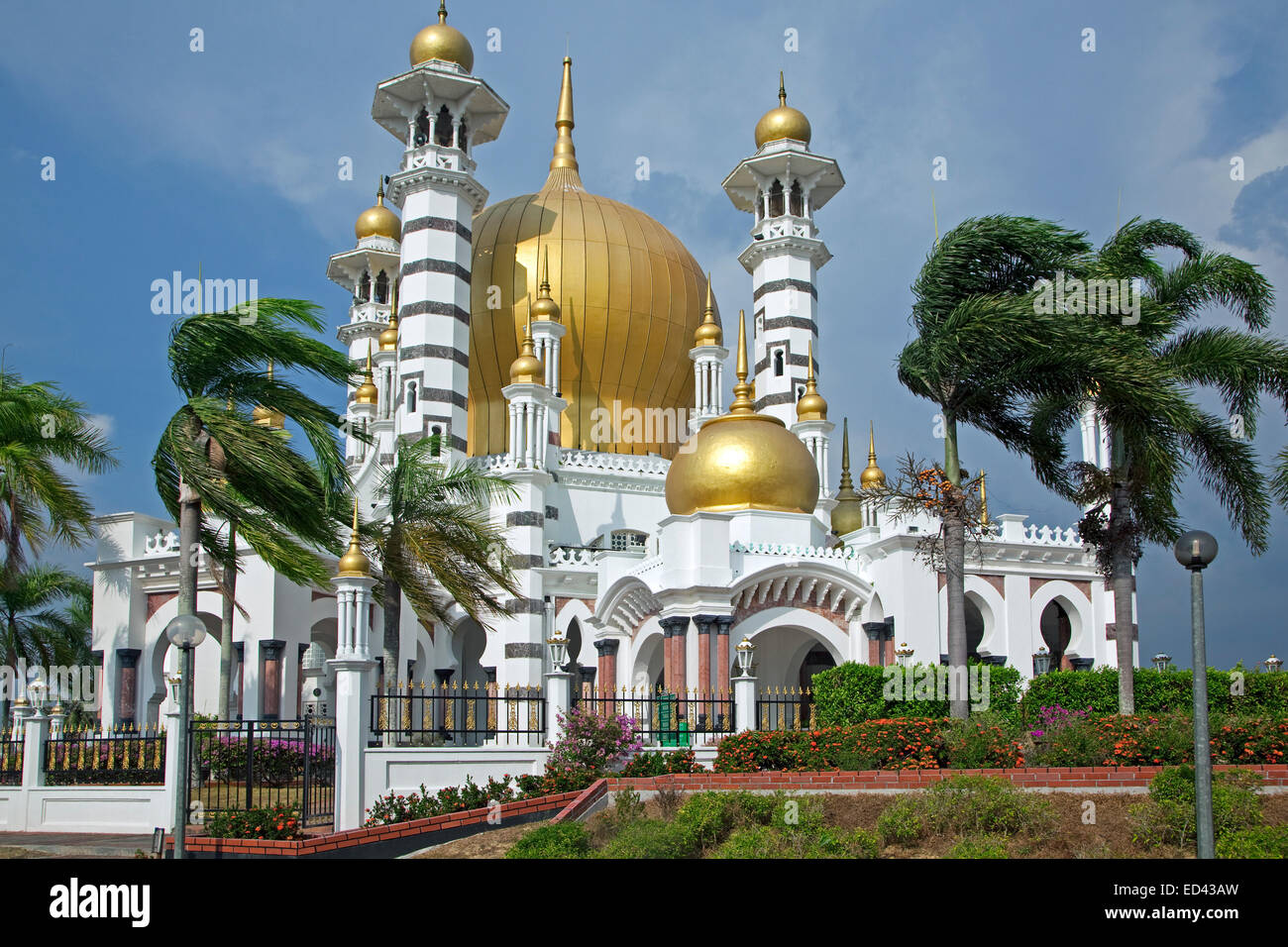 Ubudiah Moschee / Masjid Ubudiah mit goldener Kuppel in Kuala Kangsar, Perak, Malaysia Stockfoto