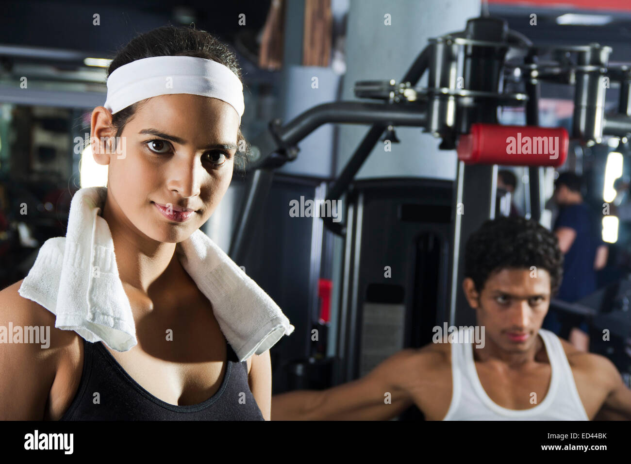 2 Indian Sport Freunde, Fitness-Studio trainieren Stockfoto