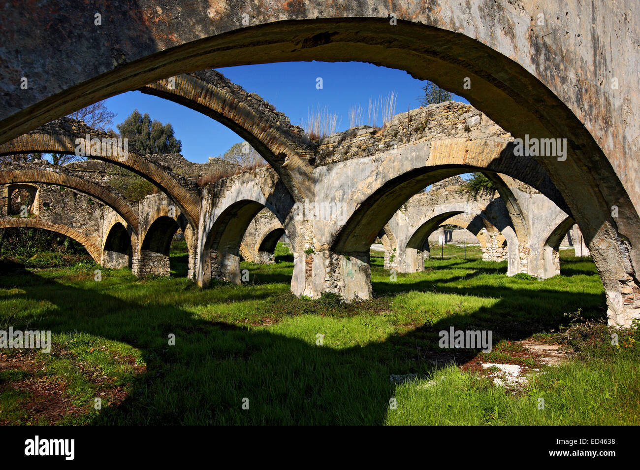 Die Ruinen der venezianischen Arsenal in Gouvia, Insel Kerkyra (Korfu), Ionisches Meer, Griechenland Stockfoto