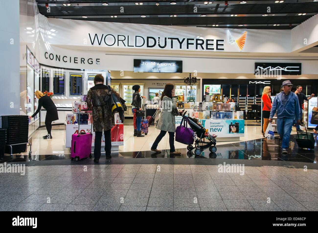World Duty Free Shops in London Stansted Flughafen Essex England Vereinigtes Königreich UK Stockfoto