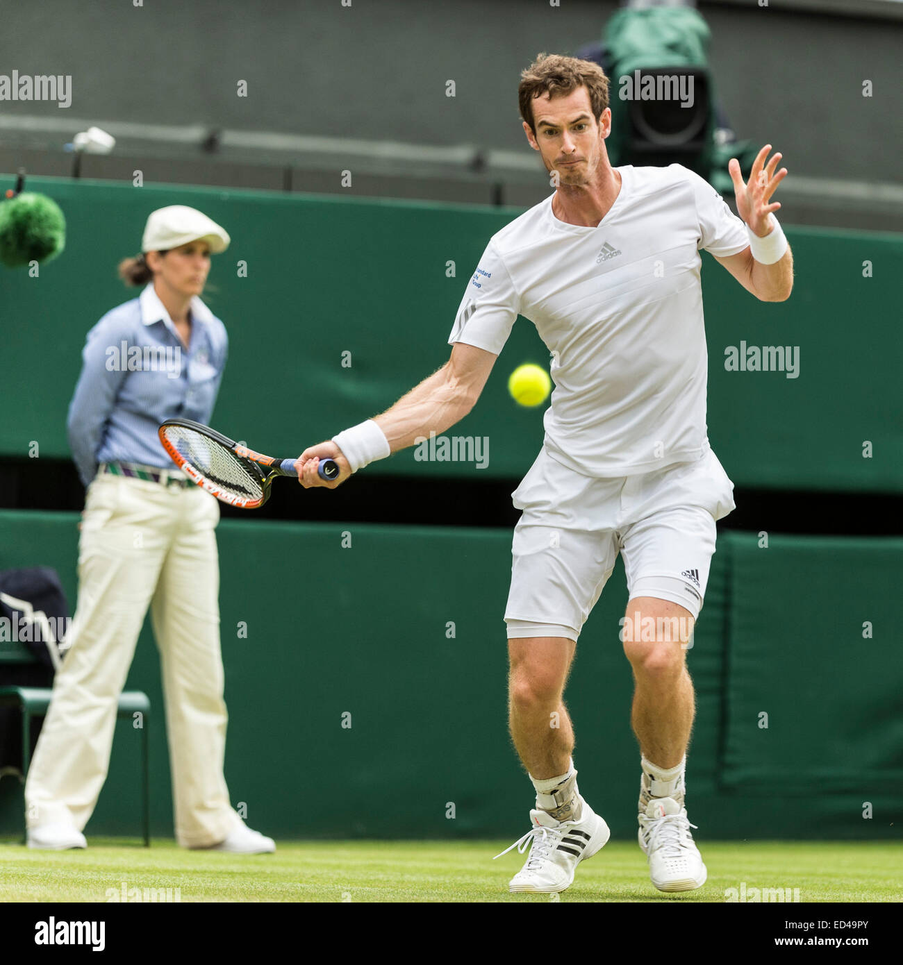 30.06.2014. die Wimbledon Tennis Championships 2014 statt in The All England Lawn Tennis and Croquet Club, London, England, UK. Andy Murray (GBR) [3] V Kevin Anderson (RSA) [20] (tragen GAP) auf dem Centre Court. Stockfoto