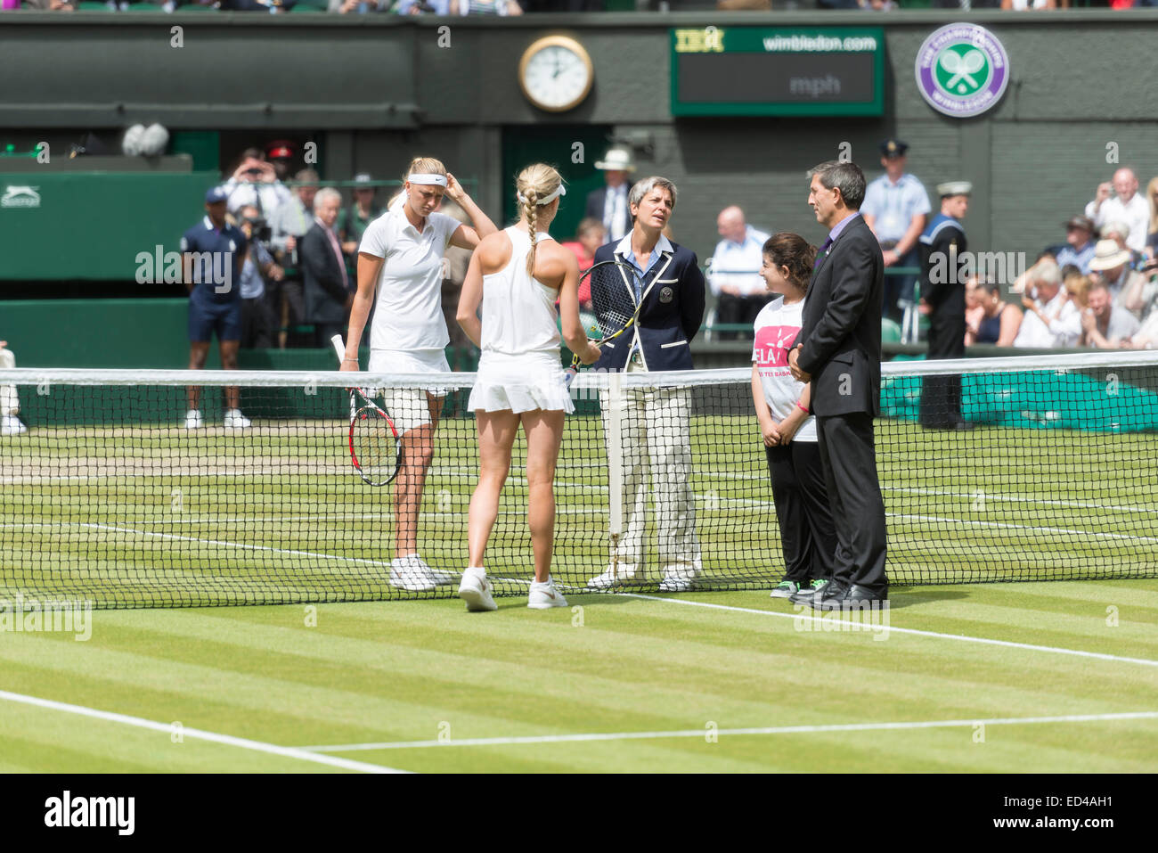 05.07.2014. die Wimbledon Tennis Championships 2014 statt in The All England Lawn Tennis and Croquet Club, London, England, UK. Damen Einzel-Finale. Eugenie Bouchard (CAN) [13] (mit Visier) V Petra Kvitova CZE) [6] (tragen Kopftuch). Stockfoto