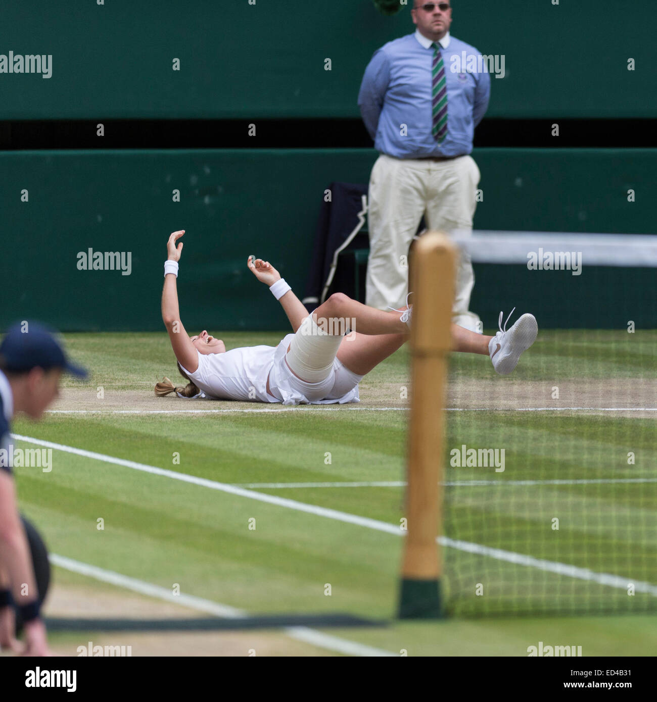 05.07.2014. die Wimbledon Tennis Championships 2014 statt in The All England Lawn Tennis and Croquet Club, London, England, UK. Damen Einzel-Finale. Eugenie Bouchard (CAN) [13] (mit Visier) V Petra Kvitova CZE) [6] (tragen Kopftuch). Stockfoto