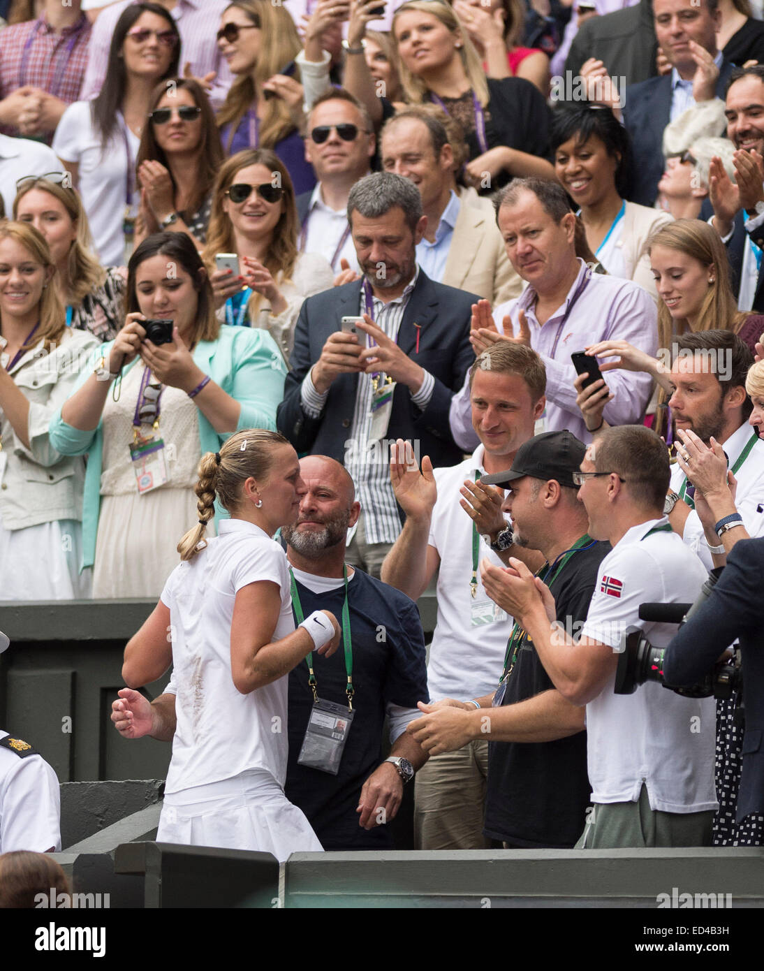 05.07.2014. die Wimbledon Tennis Championships 2014 statt in The All England Lawn Tennis and Croquet Club, London, England, UK. Damen Einzel-Finale. Eugenie Bouchard (CAN) [13] (mit Visier) V Petra Kvitova CZE) [6] (tragen Kopftuch). Stockfoto