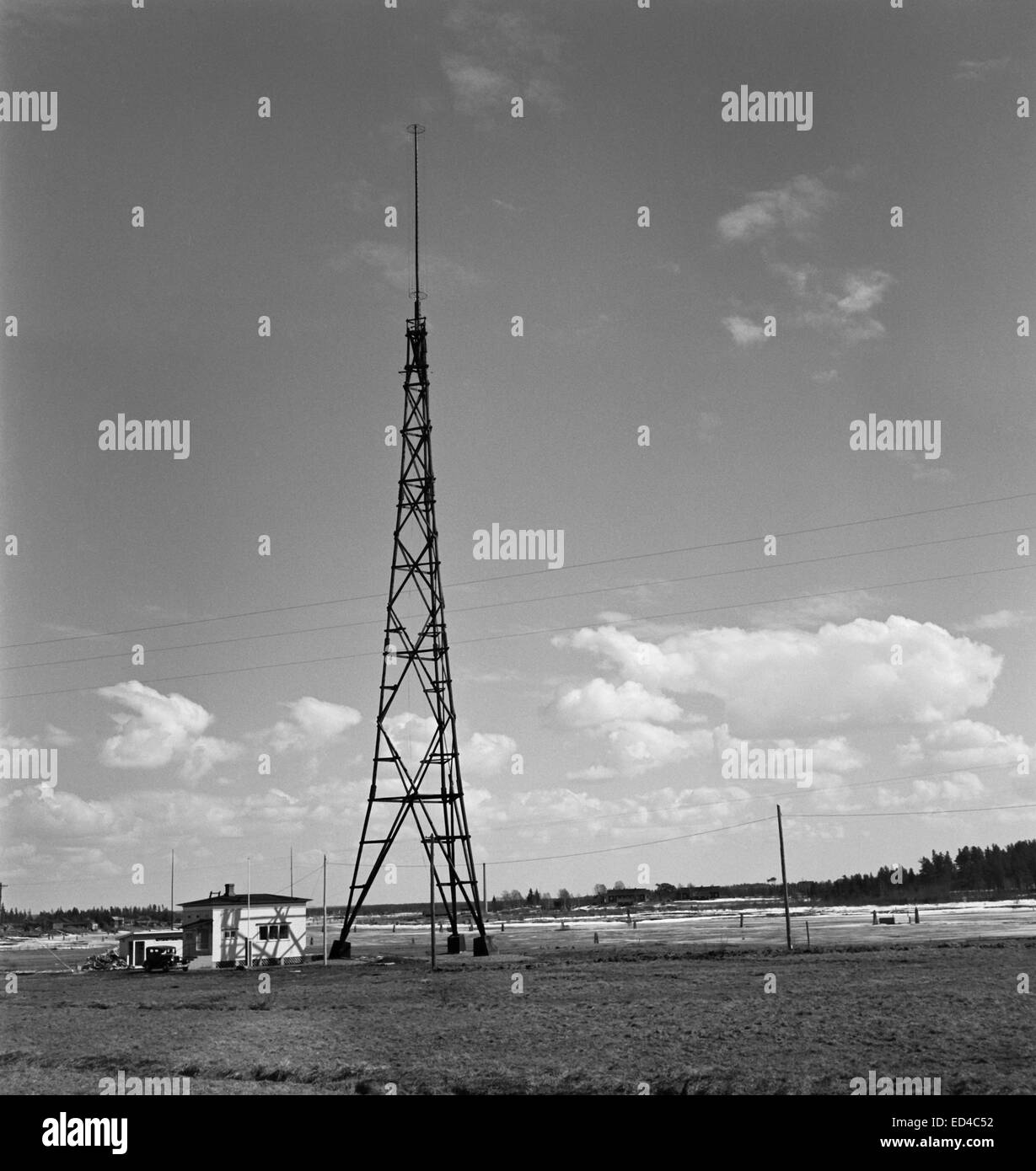Radiosender in Joensuu, Gebäude und Mast, 1938. Stockfoto