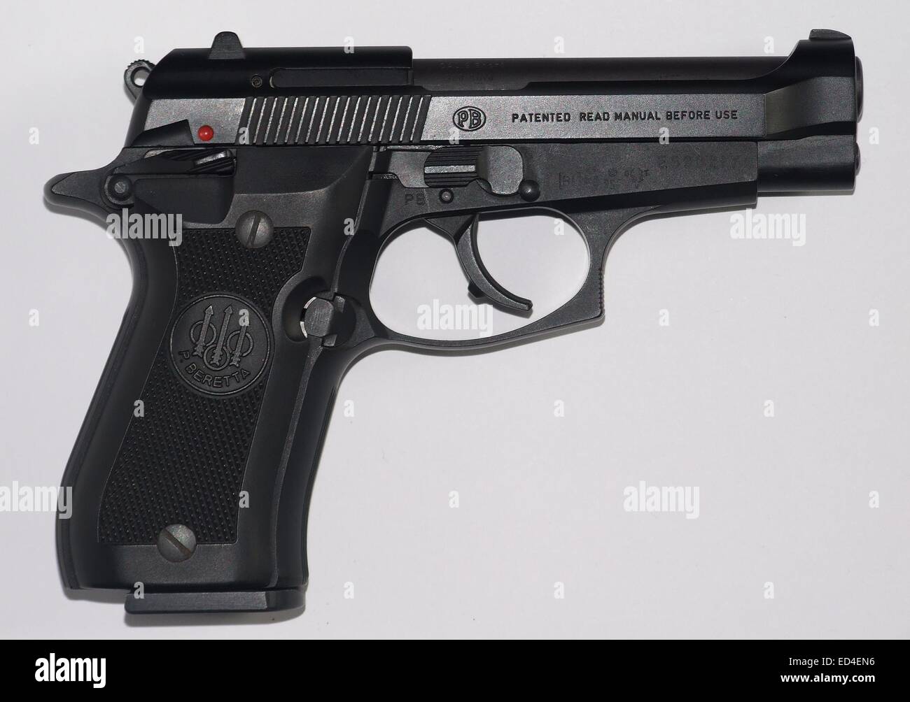 Italienische Pistole Beretta 84F Kaliber 9mm kurz (380 ACP, 9mm Browning) Stockfoto Italienische Pistole Beretta 84F Kaliber 9mm kurz (380 ACP, 9mm Browning) Stockfoto