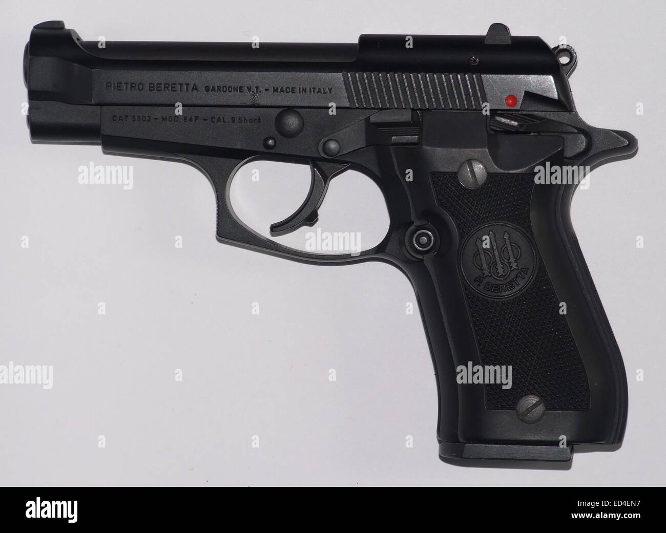 Italienische Pistole Beretta 84F Kaliber 9mm kurz (380 ACP, 9mm Browning) Stockfoto Italienische Pistole Beretta 84F Kaliber 9mm kurz (380 ACP, 9mm Browning) Stockfoto