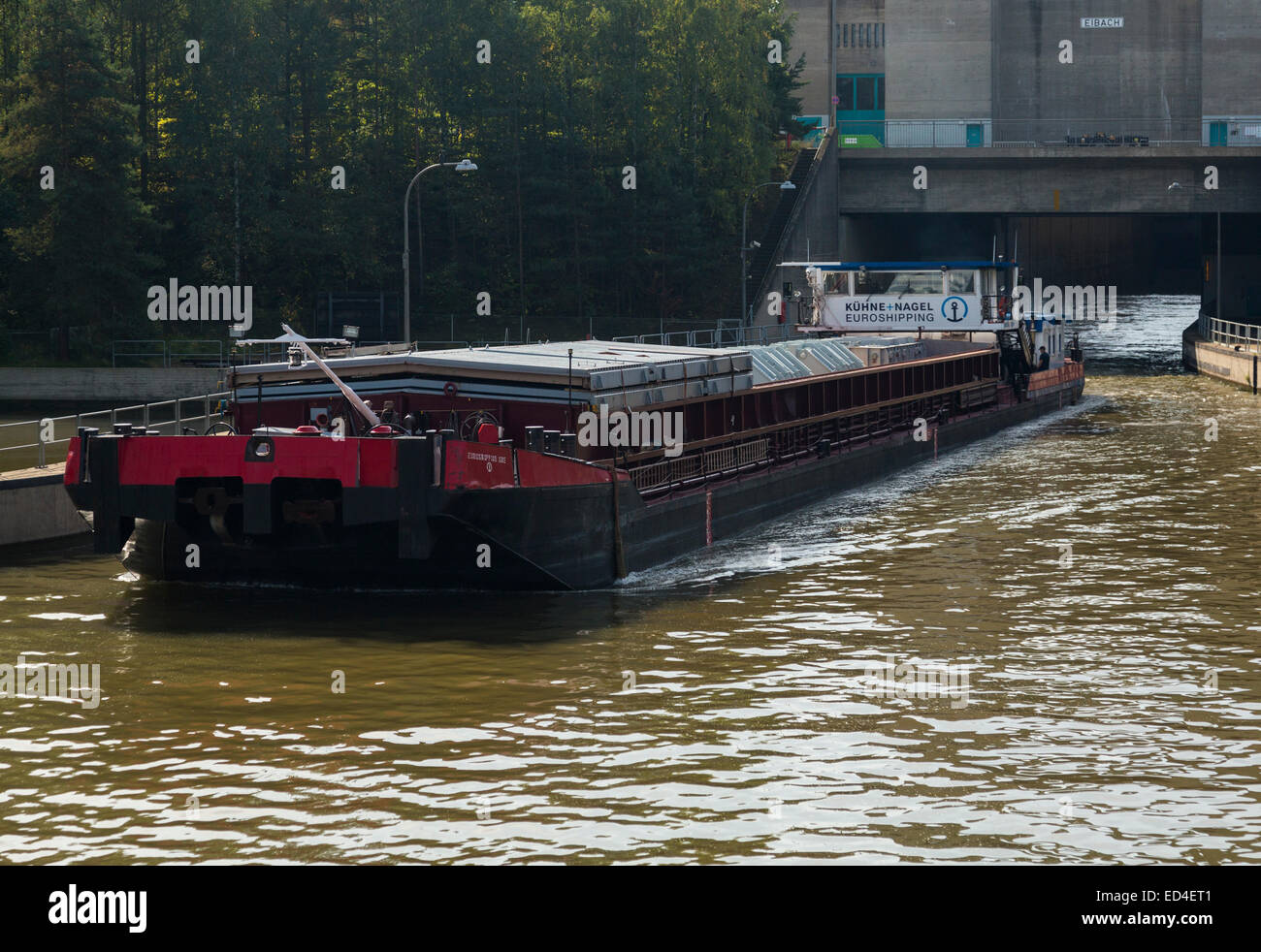 Kuhne Und Nagel Luftfracht Kahn Verlasst Eibach Schloss Am Rhein Main Donau Kanal In Der Nahe Von Nurnberg Deutschland Stockfotografie Alamy