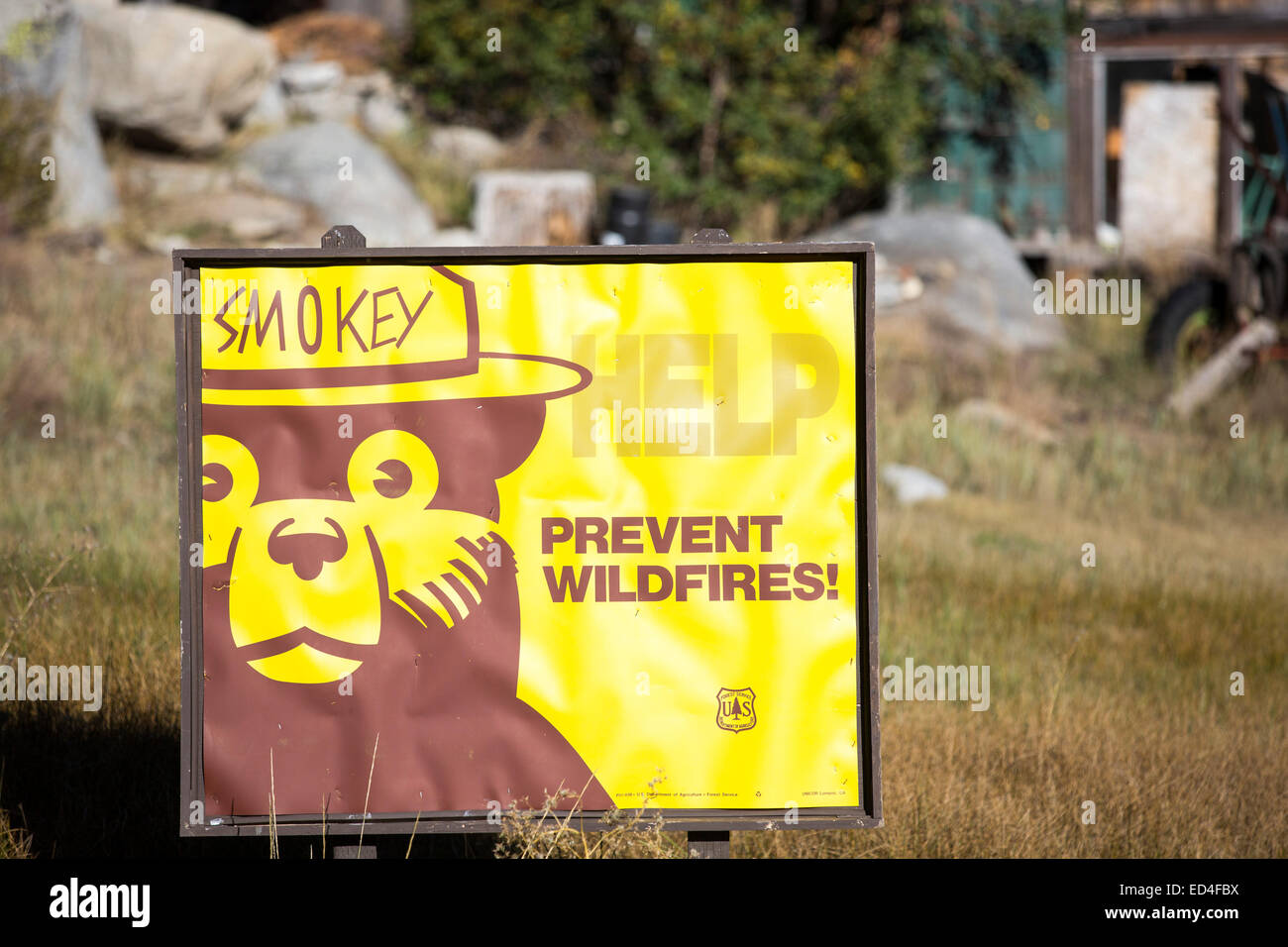 Ein Schild Warnung Folk von Wild Brandgefahr in der El Dorado National Forest, Kalifornien, USA. Stockfoto