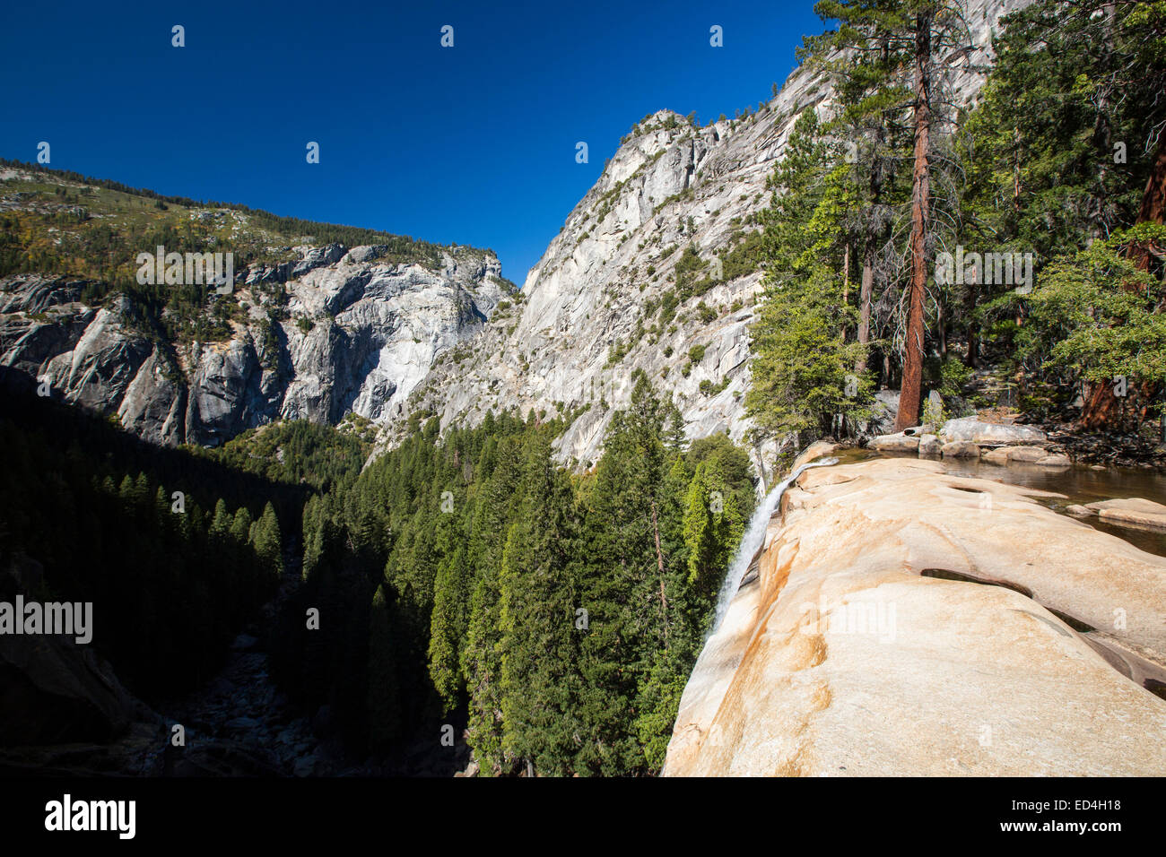 Die Nevada fallen über den Yosemite Valley, Kalifornien, USA. Stockfoto