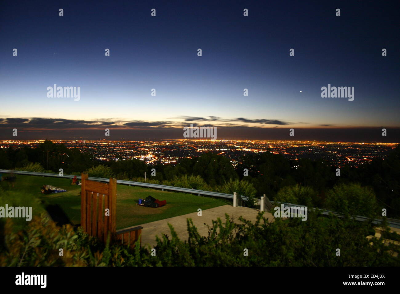 Abend-Blick Richtung Melbourne aus Mt Dandenong, Australien Stockfoto