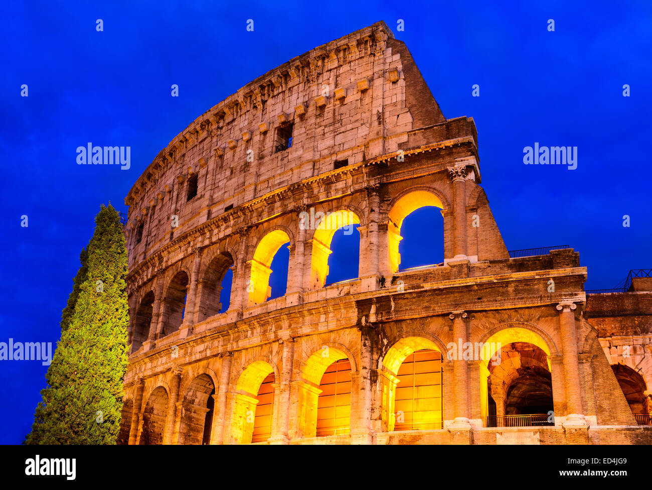 Kolosseum, Rom, Italien. Twilight-Detail-Ansicht des Kolosseums, elliptische Flavian Amphitheater im römischen Reich größte erbaute 80AD Stockfoto