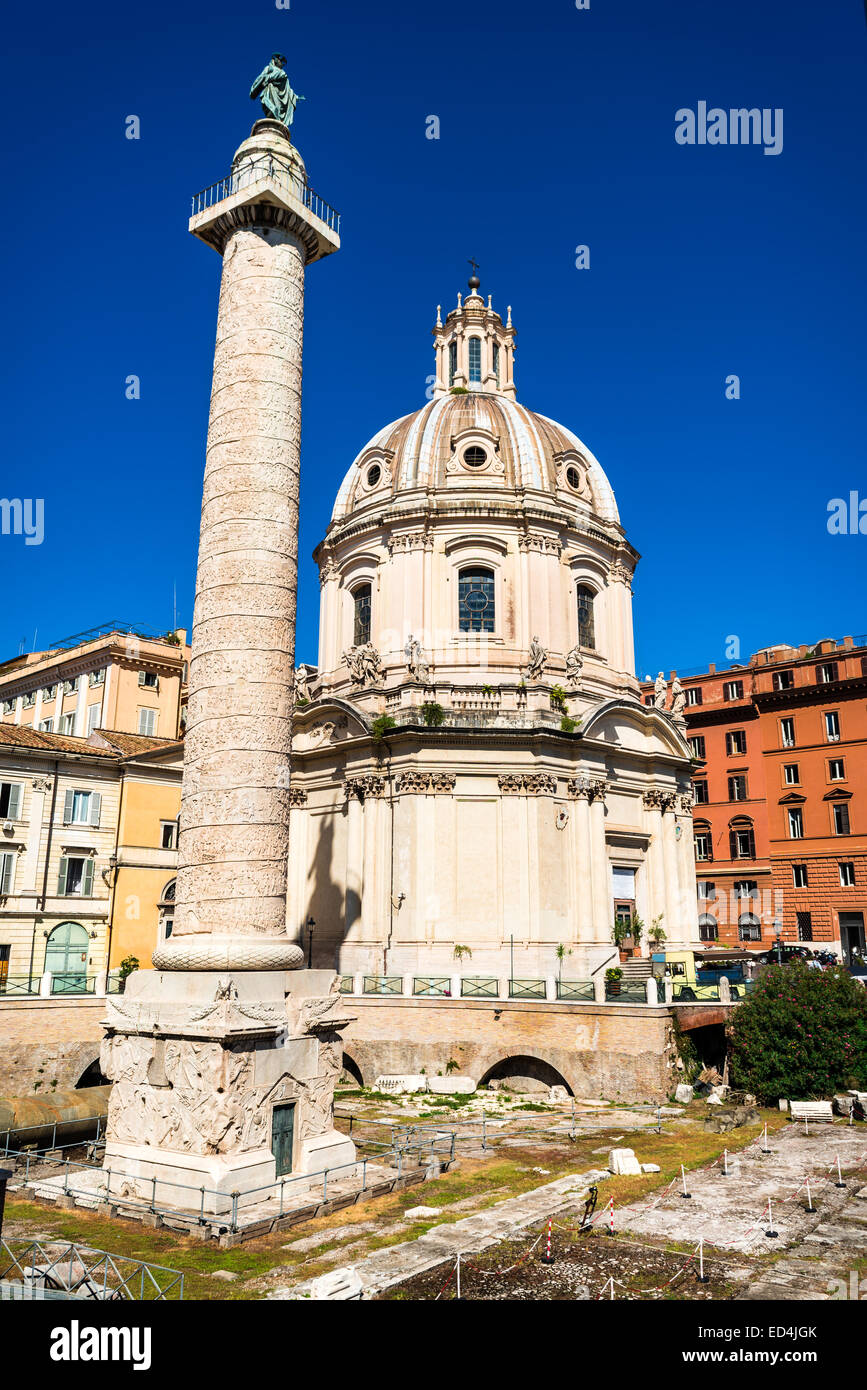 Rom, Italien. Trajan Spalte enthält einen triumphalen zum Gedenken an Trajan römischer Kaiser Sieg in den dakischen kriegen. Stockfoto