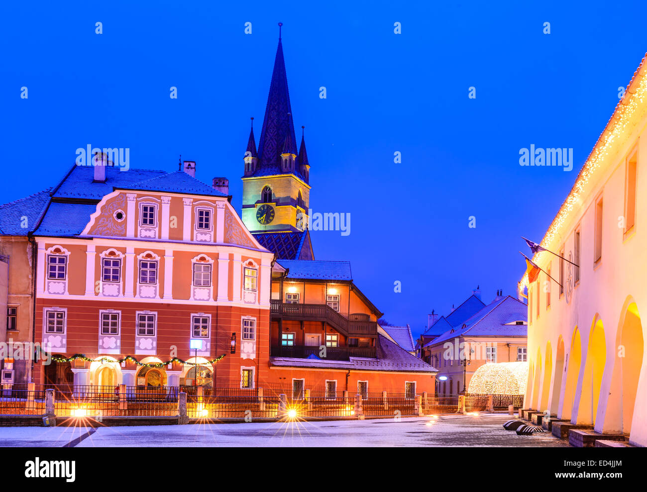 Sibiu, Transylvania. Evangelische Kathedrale dominiert Lügenbrücke kleines Quadrat mit Huetplatz, mittelalterlichen sächsischen Cit verbinden Stockfoto