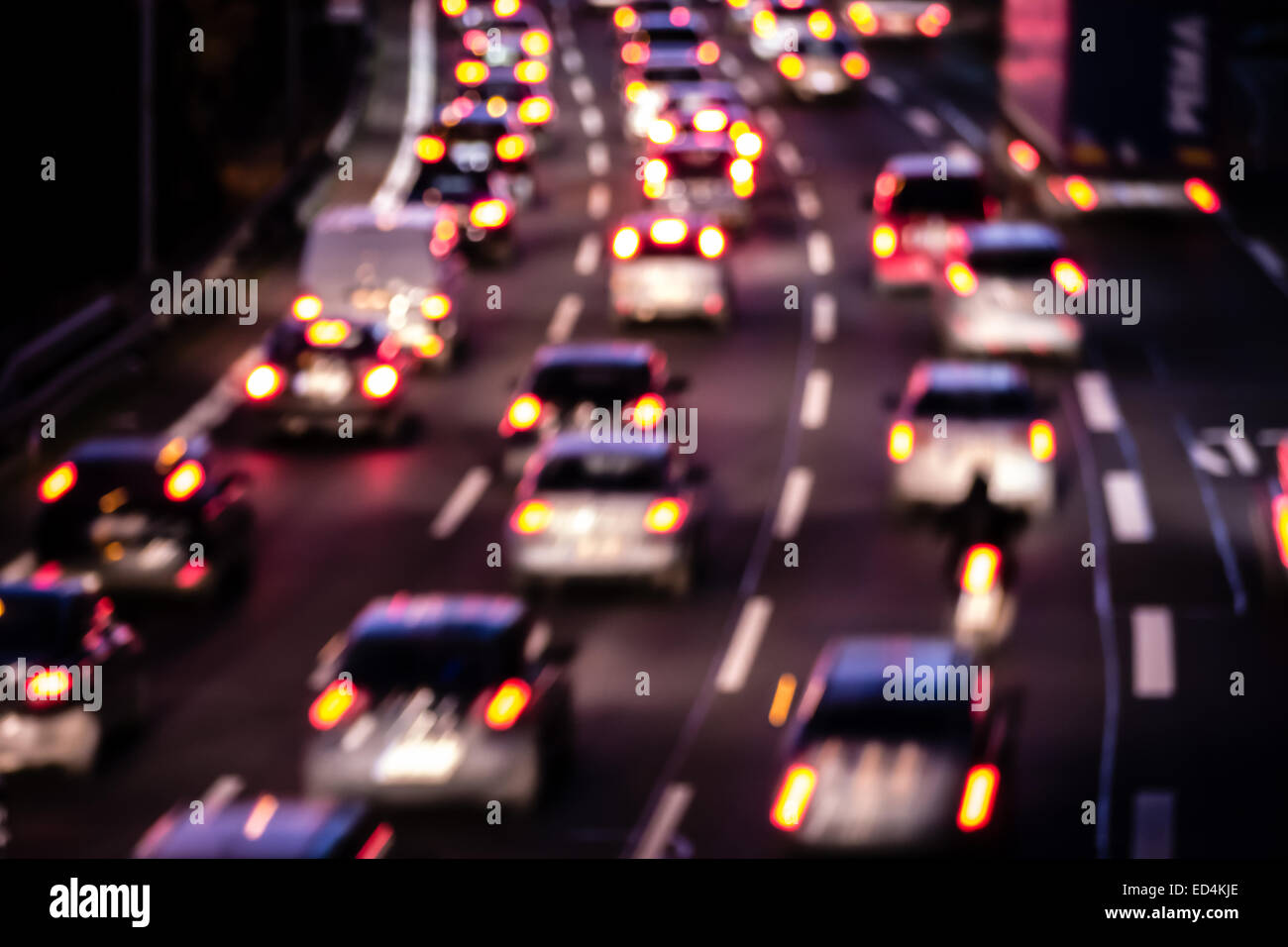 Autos auf der Autobahn, Bokeh-Effekt Stockfoto