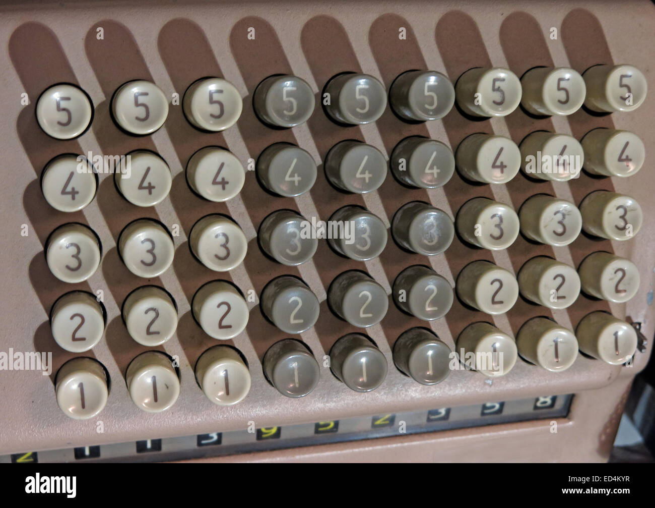 Comptometer - Schlüssel-gesteuerte mechanische Rechenmaschine mit nummerierten Tasten Stockfoto