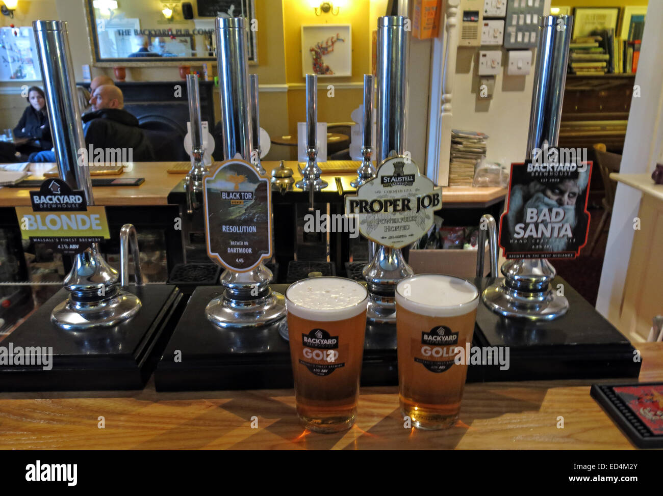 Backhouse Brauerei Walsall Ales auf bar at The Fountain, senken, Forster Straße, Walsall, West Midlands, England, UK Stockfoto