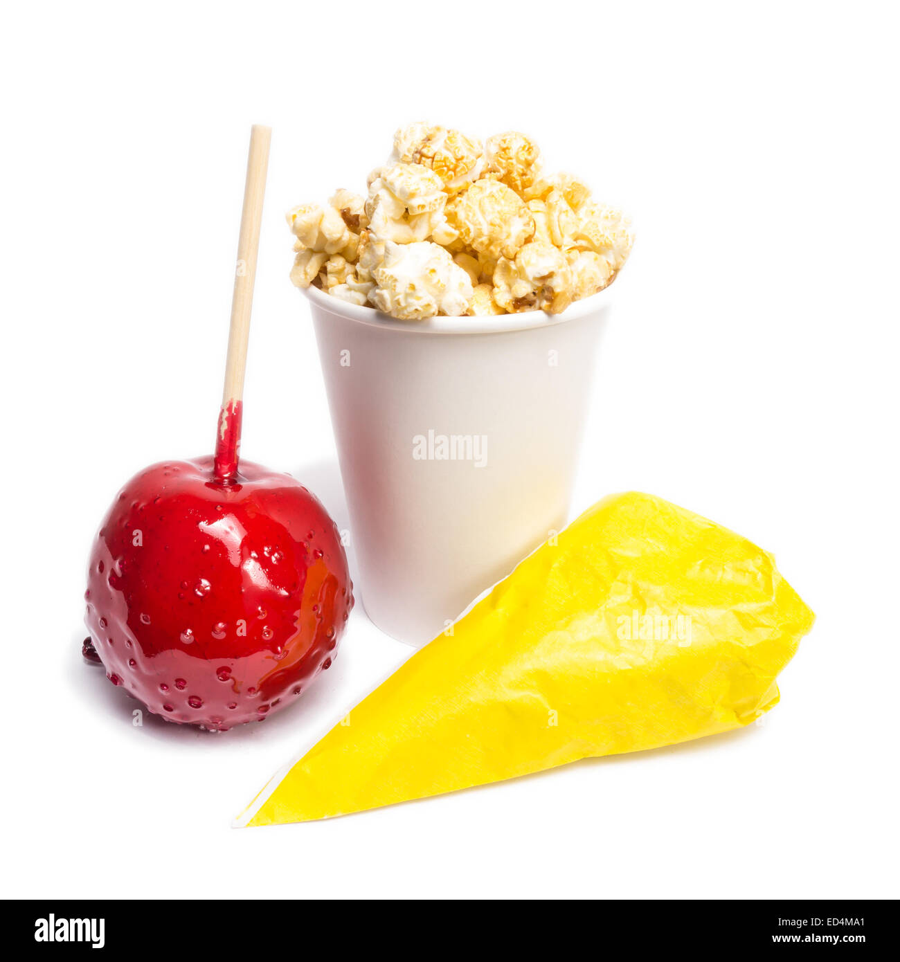 Glasierter Apfel, Zuckermandeln, Popcorn (isoliert) Stockfoto