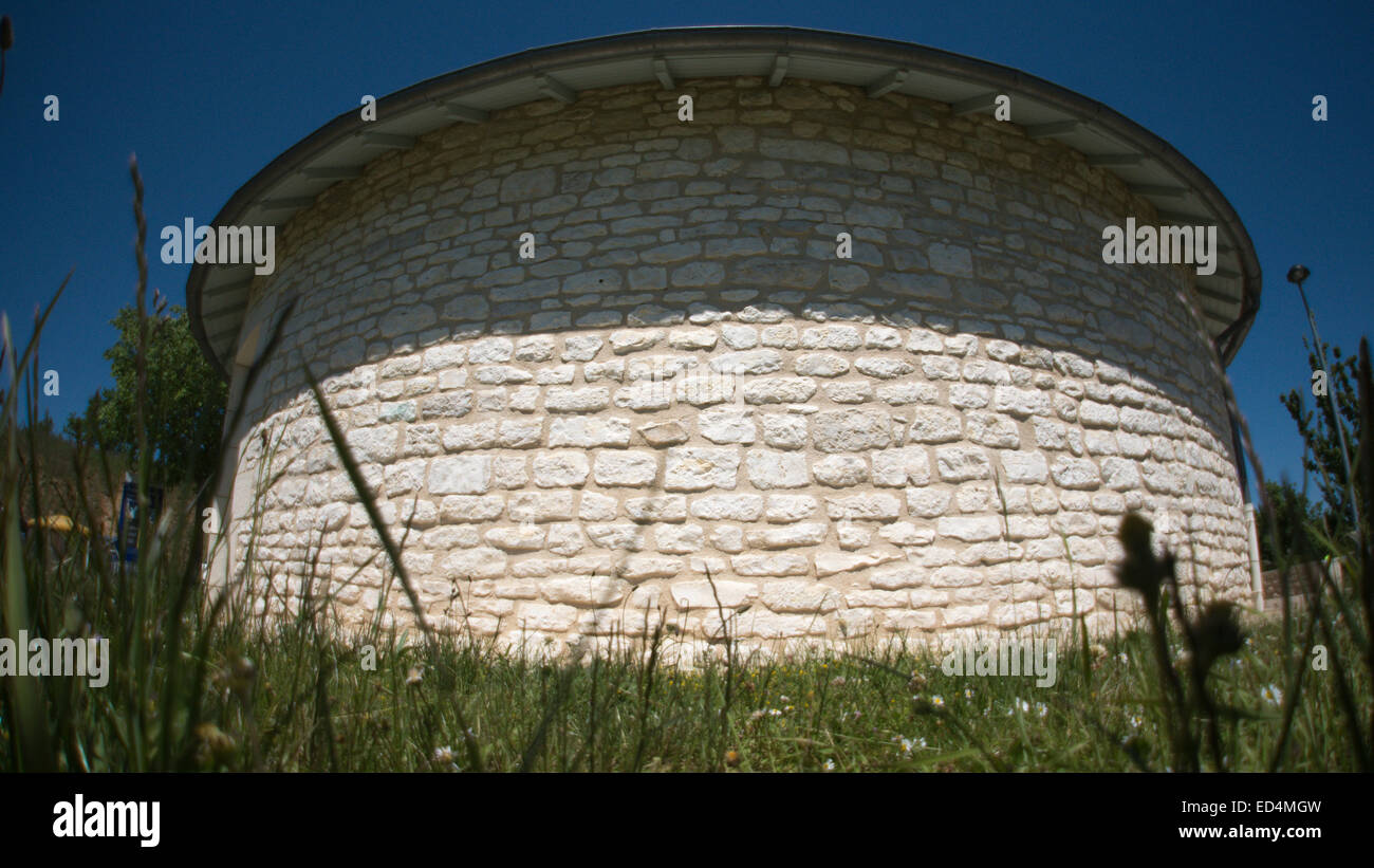 Ein Gebäude aus Stein, Mörtel und alten Steinen in Südfrankreich Stockfoto