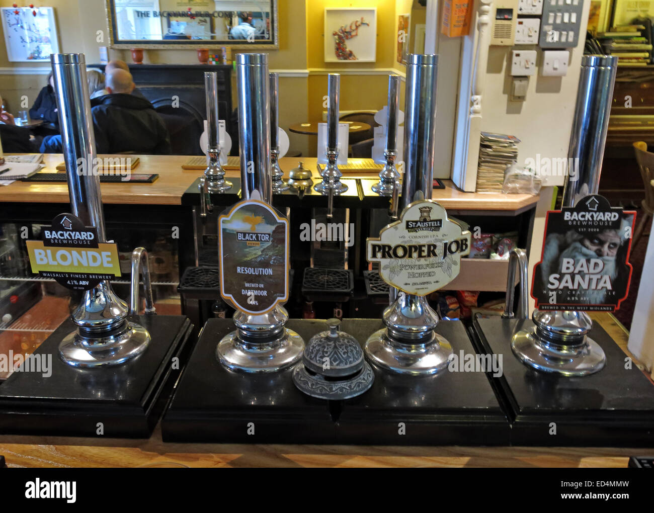 Backhouse Brauerei Walsall Ales auf bar at The Fountain, senken, Forster Straße, Walsall, West Midlands, England, UK Stockfoto