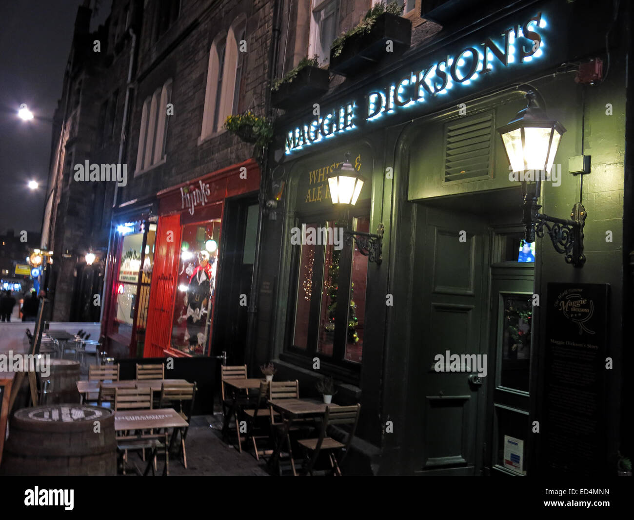Maggie Dicksons Pub Grassmarket nachts, Edinburgh, Scotland, UK - halbe Hangit "Maggie Stockfoto