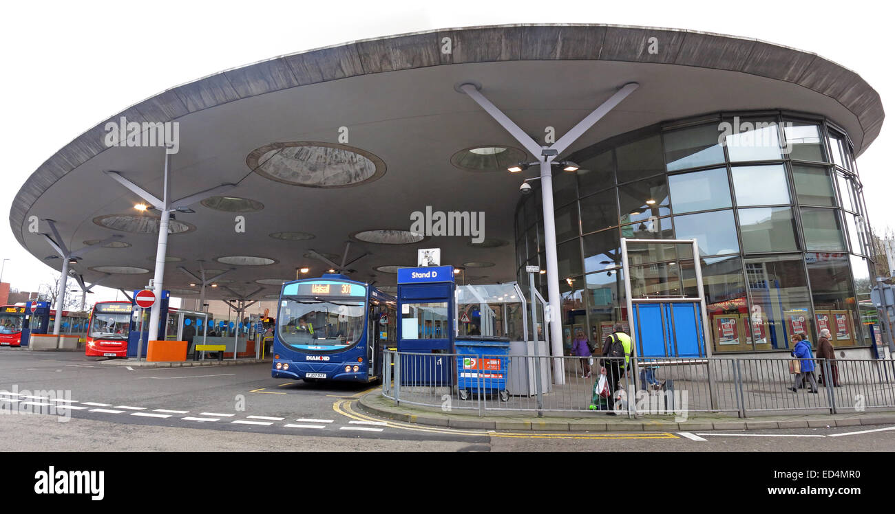 NXWM Walsall Bus Station St Pauls Street Panorama mit Bussen Stockfoto