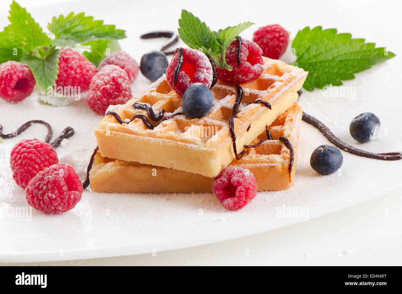 Belgische Waffeln mit frischen Beeren. Selektiven Fokus Stockfoto