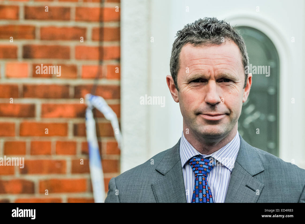 Belfast, Nordirland. 27. Dezember 2014 - hält PSNI Chief Inspector John McVea, eine kurze Pressekonferenz am Tatort eines Mordes. Bildnachweis: Stephen Barnes/Alamy Live-Nachrichten Stockfoto