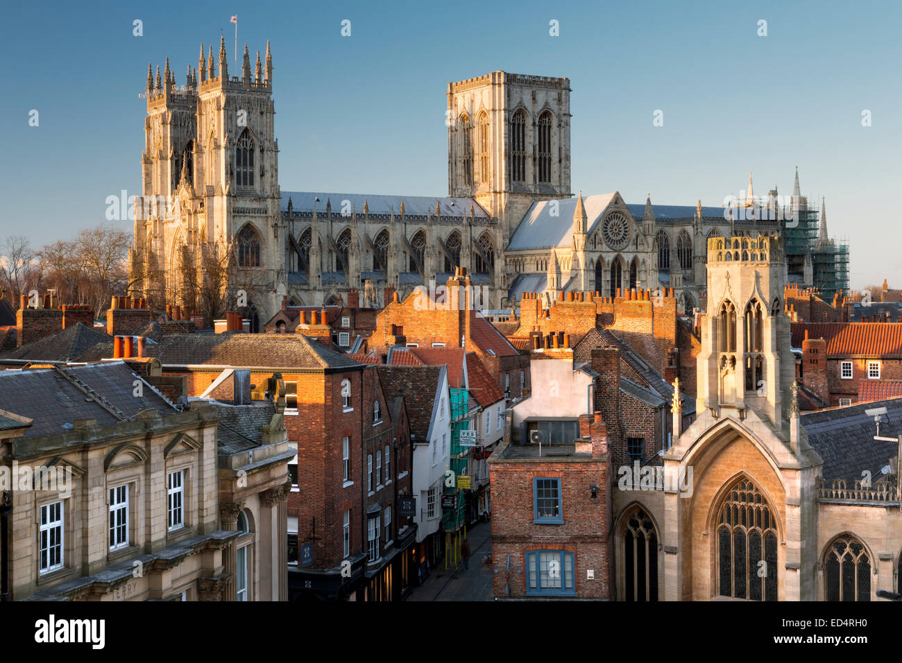 York Minster und Stonegate in der Abenddämmerung, North Yorkshire, England. Stockfoto