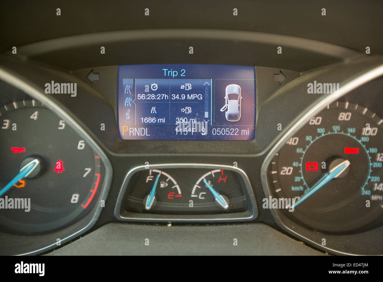 Ein Autothermometer Lesen 115 Grad Fahrenheit im Death Valley, die den niedrigsten, heißesten und trockensten Ort in den USA ist mit einer Stockfoto