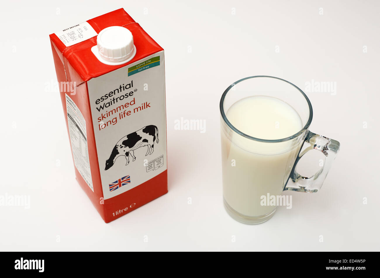 Wesentlichen Waitrose Magermilch lange haltbare Milch Stockfoto
