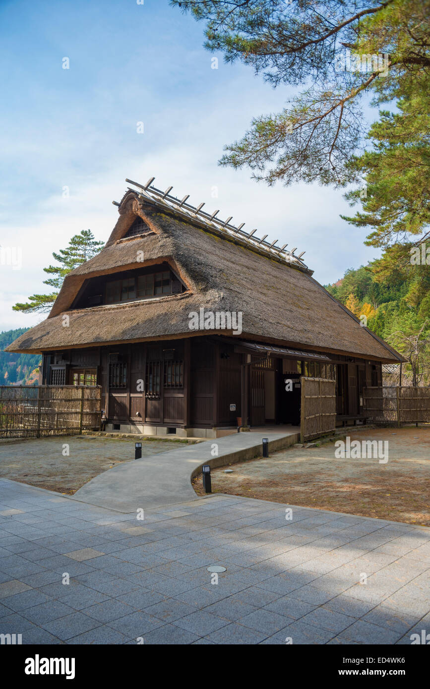 Traditionelle japanische reetgedeckten Haus, Oishi Petit Pension Dorf, Kawaguchiko, Japan. Stockfoto