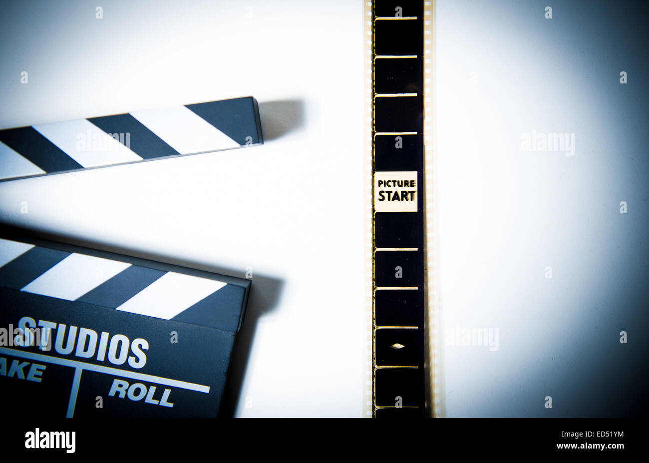 35mm Filmkopf der Walze mit ' Bild ' Startbild, auf weißem Hintergrund und mit Klöppel, Vintage-Look und Farbwirkung Stockfoto