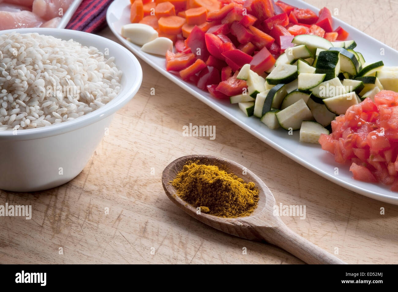Zutaten bereiten Huhn curry mit Gemüse Stockfoto