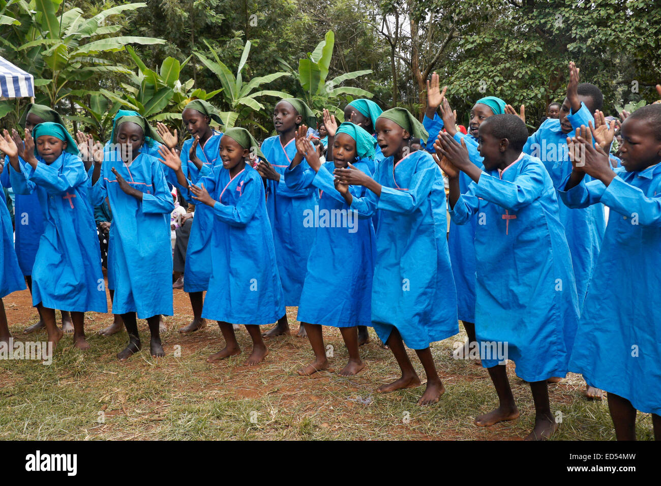 Kikuyu Schüler singen und tanzen, Karatina, Kenia Stockfoto