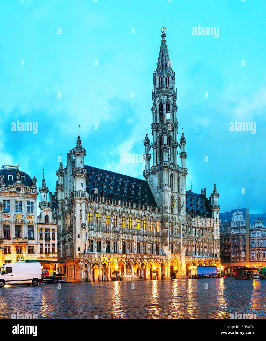 Die Grand Place mit dem Rathaus in Brüssel, Belgien Stockfoto