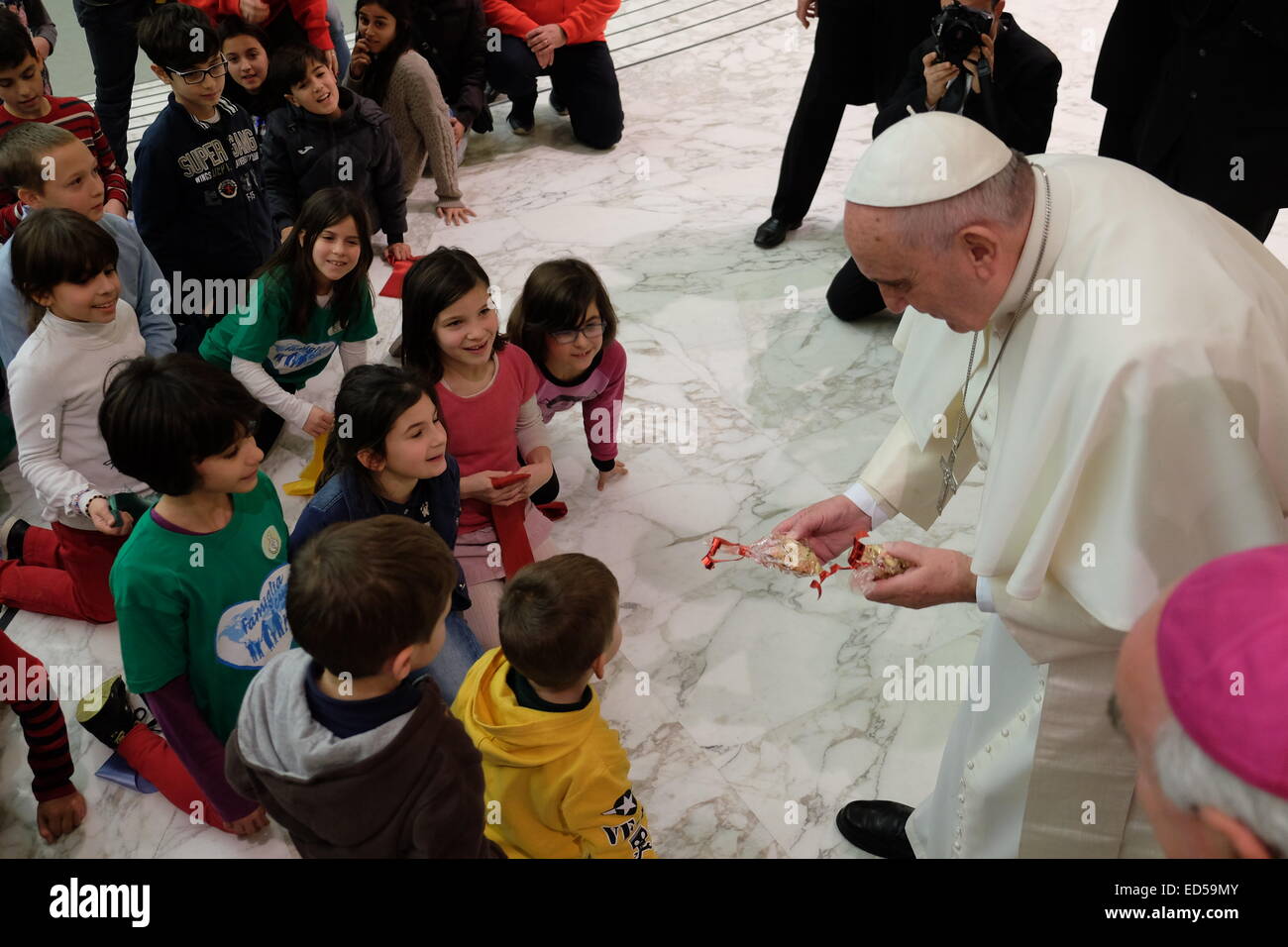 Vatikan-Stadt. 28. Dezember 2014. Vatikanstadt Nervi HallAssociation der großen Familien - 28 Dic 2014 Credit: wirklich Easy Star/Alamy Live News Stockfoto