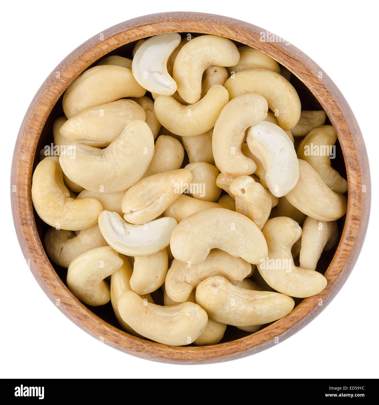 Schussel Mit Cashew Nussen Rohe Cashewnusse In Einer Holzschale Von Oben Isoliert Auf Weissem Hintergrund Stockfotografie Alamy