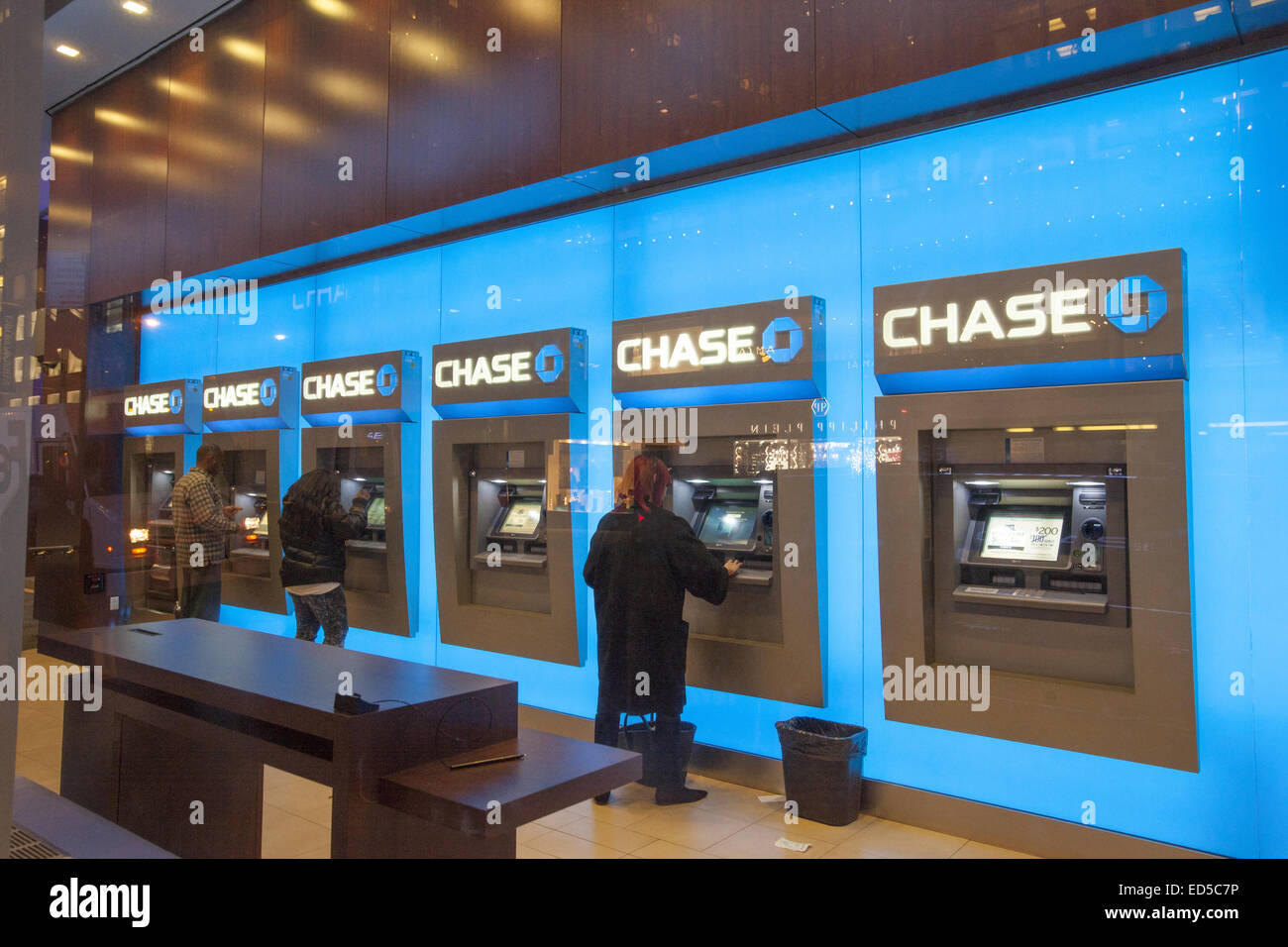 In einer automatisierten CHASE Bank-Filiale in Manhattan suchen. Stockfoto