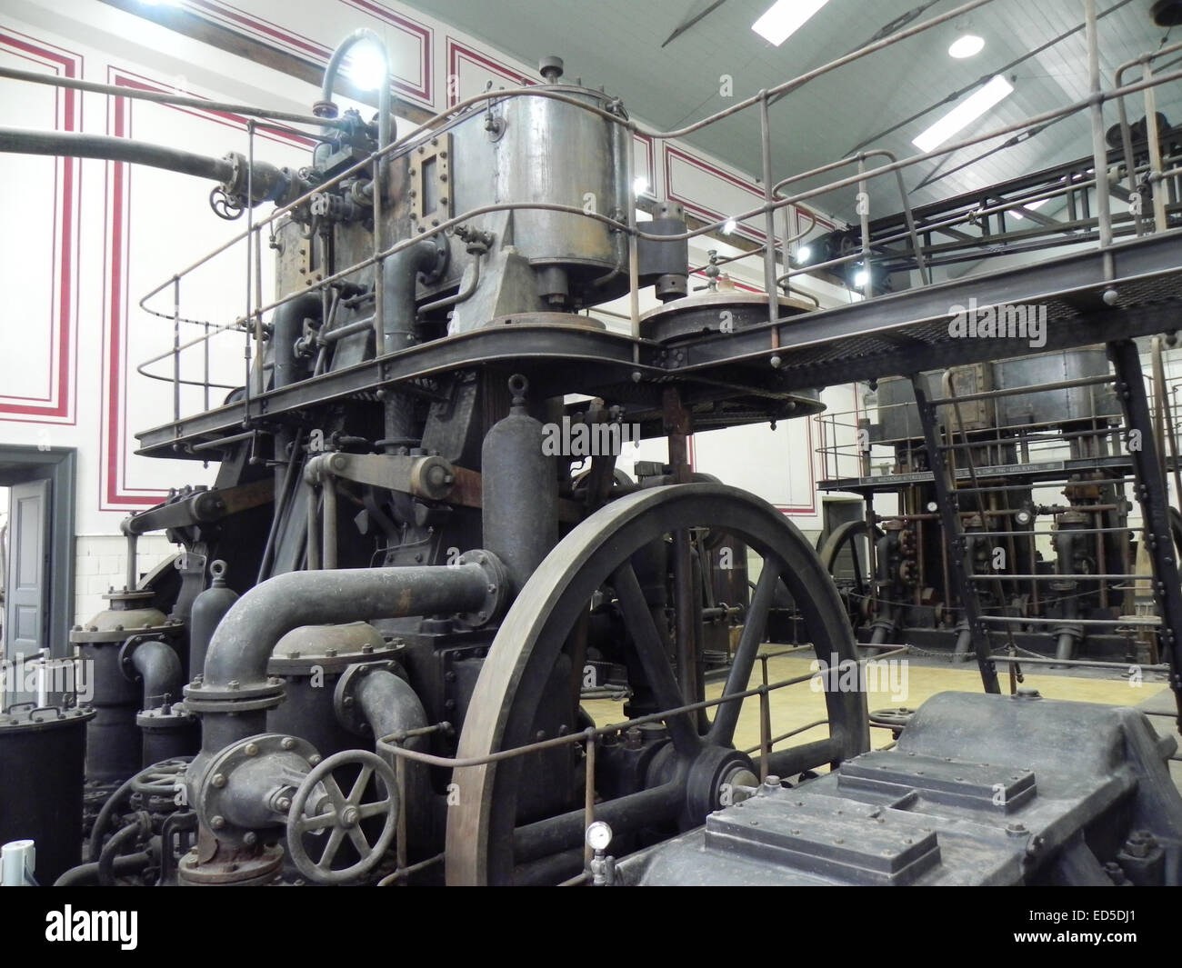 Eine alte Dampfmaschine in der hydrodynamischen Pflanze im alten Hafen von Triest, gebaut im 18. Jahrhundert während der Austro-Hun Stockfoto