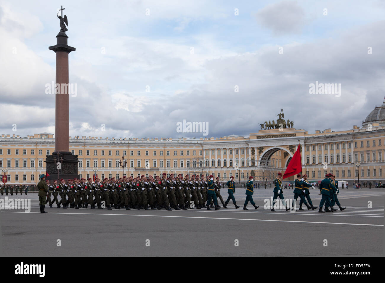 Generalprobe der Militärparade widmet sich der Tag des Sieges auf dem Schlossplatz, St. Petersburg, Russland Stockfoto