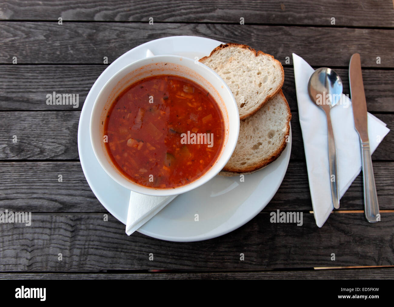 Minestrone-Suppe serviert am Geschmack Cafe-Deli in Linlithgow. Stockfoto