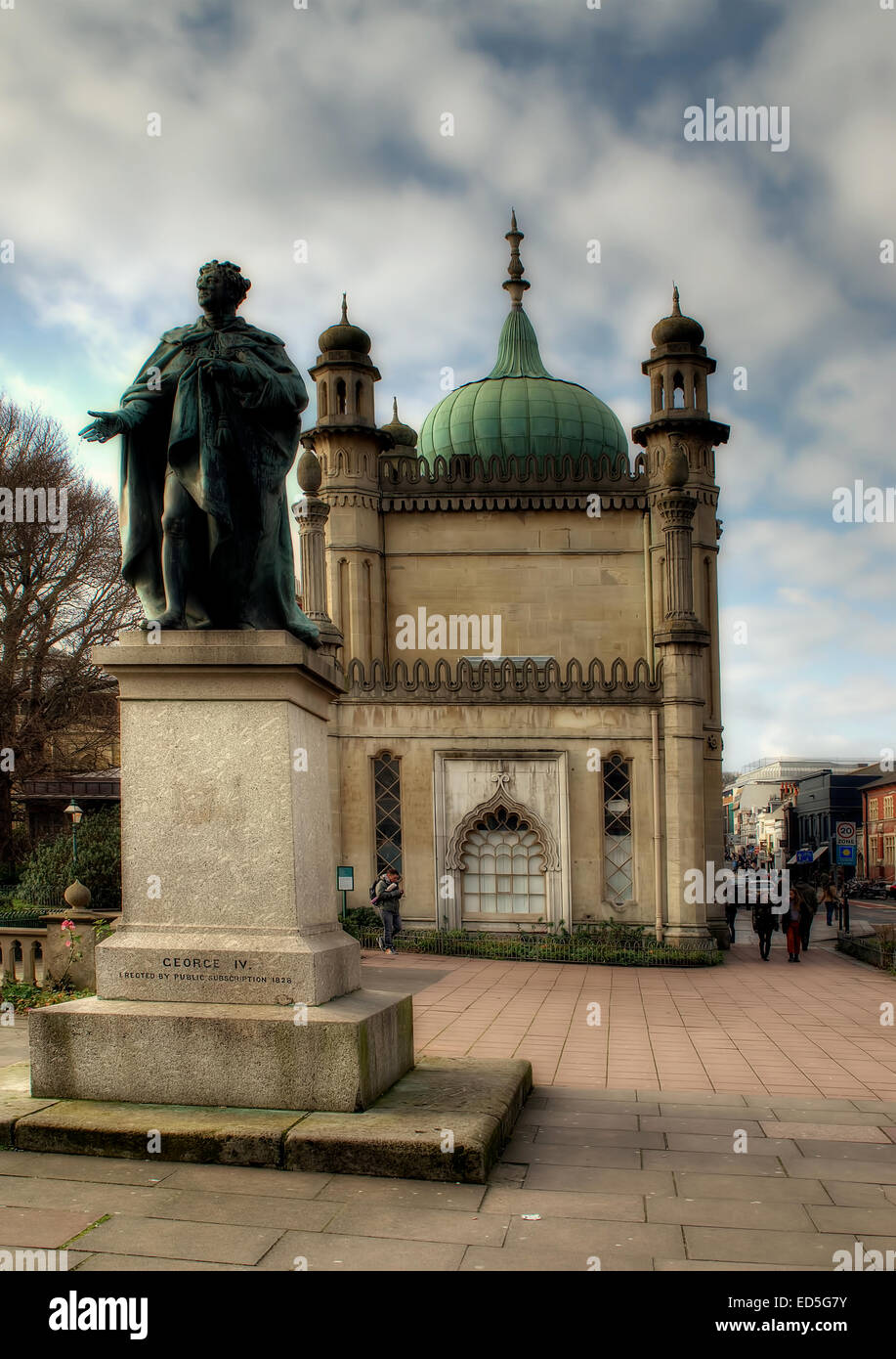 Die Statue von König George IV gesehen in der Nähe von Brighton Pavillion in East Sussex. Brighton-Leinwand. Brighton Leinwände. Brighton-Pri Stockfoto