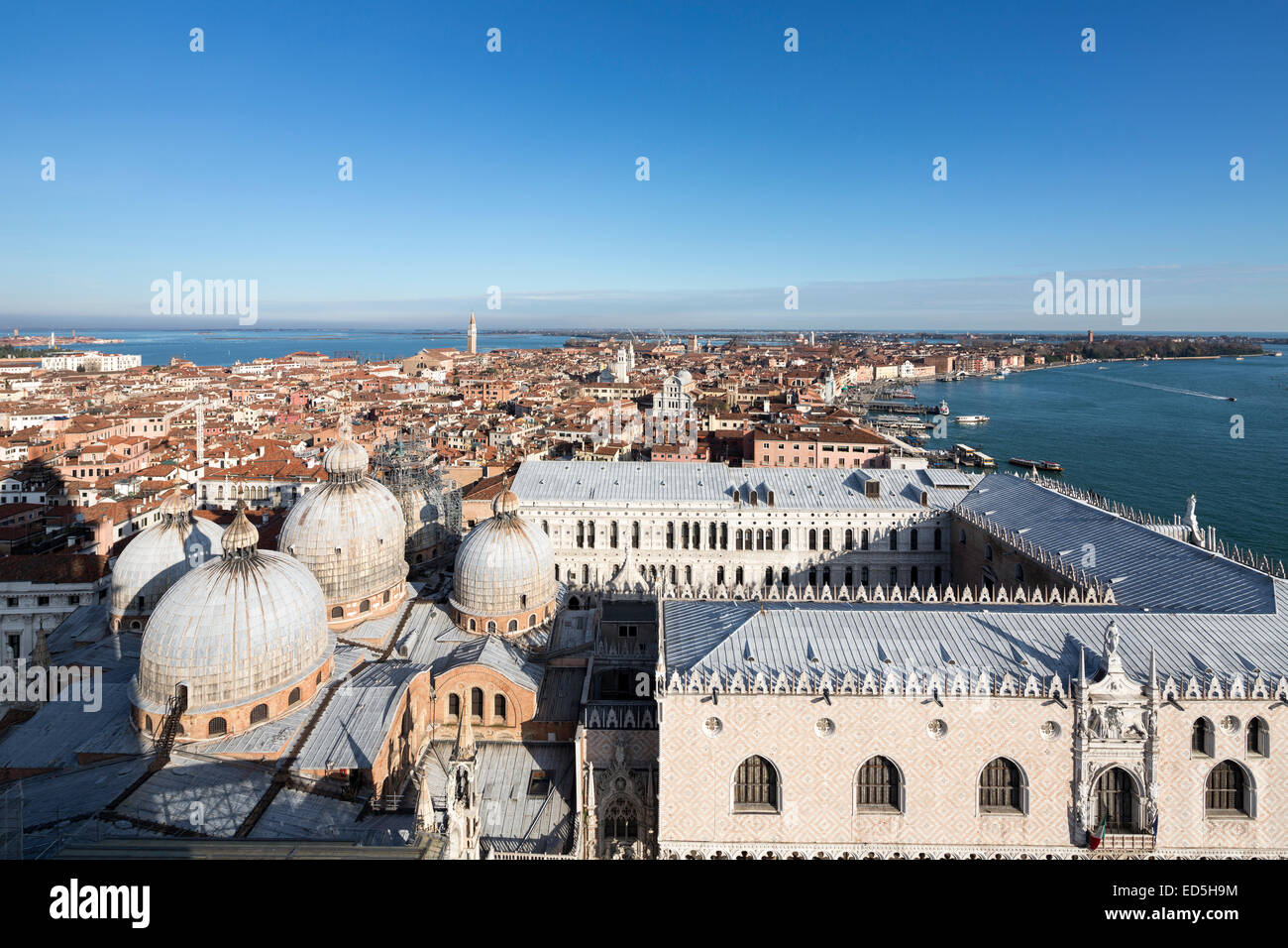 Blick auf den Markusplatz und der Dogenpalast Palast oder Palazzo Ducale, Venedig, Italien Stockfoto