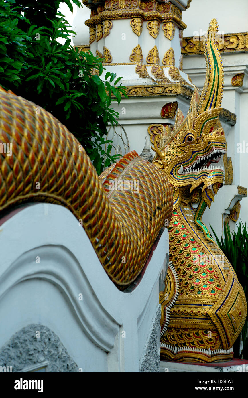 Dragon Tail und Kopf, Wat Uppakut, Chiang Mai, Thailand Stockfoto