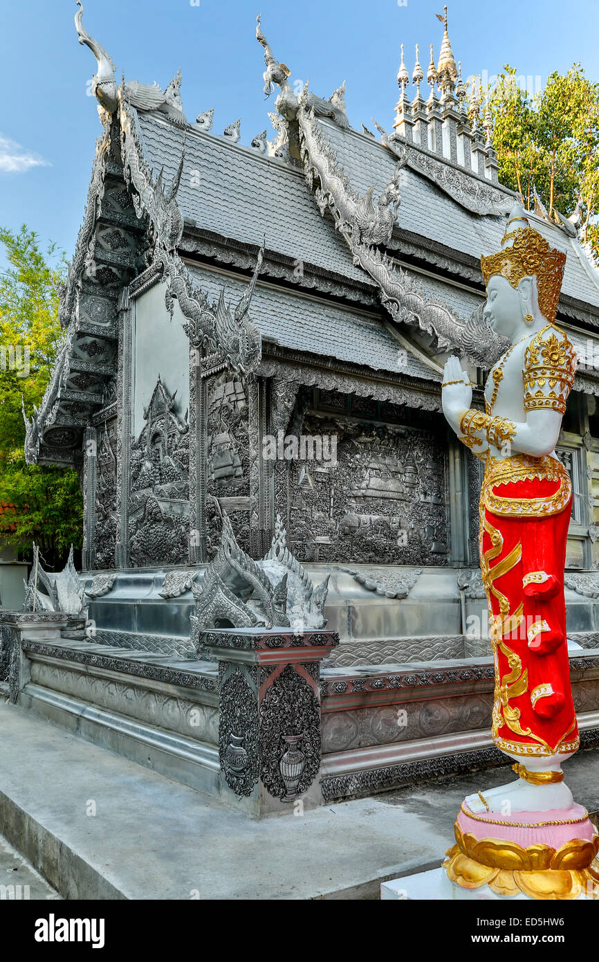 Statue von Buddha und Wat Sri Suphan (Silber-Tempel), Chiang Mai, Thailand Stockfoto