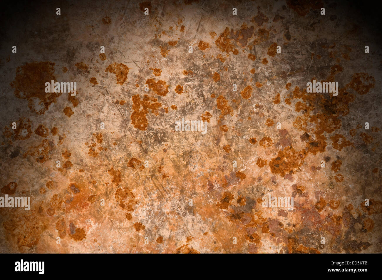 Metallischen Hintergrund mit rostigen Korrosion von oben beleuchtet Stockfoto