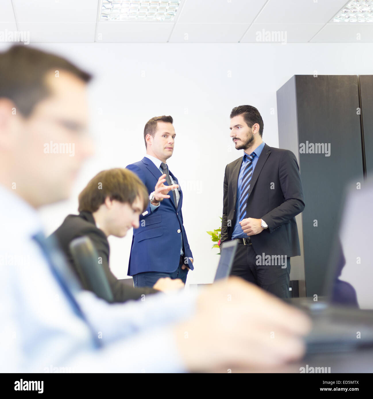 Geschäftsleute in modernen Büro. Stockfoto